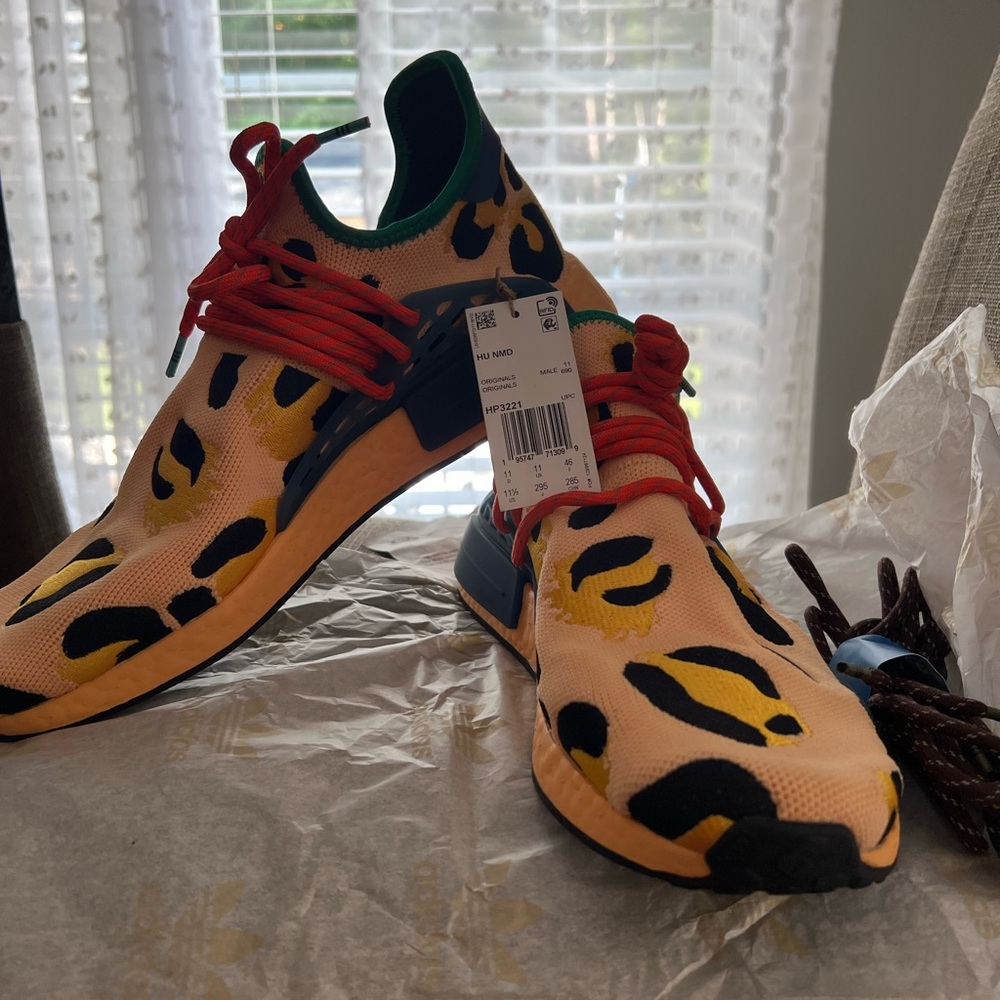 Adidas Pharrell Williams Multicolor Logo Box